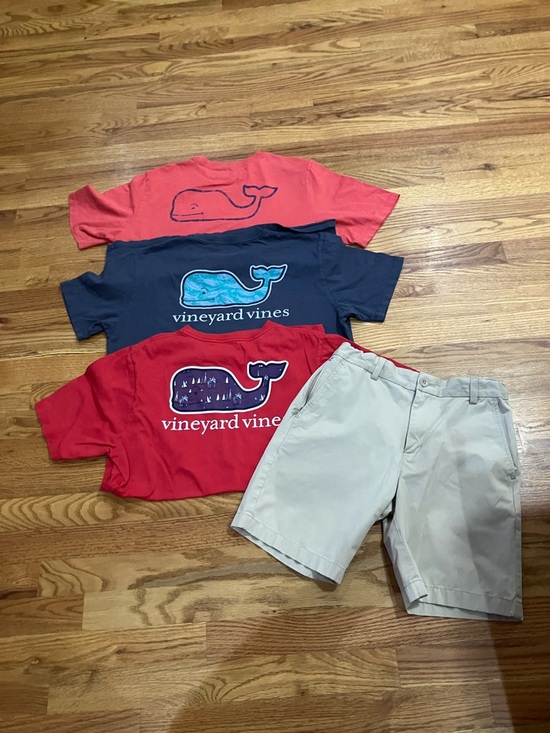 Vineyard Vines Other - Vineyard Vines Coral, Navy & Red Whale Tees with Khaki Shorts Sz XL (16) EUC